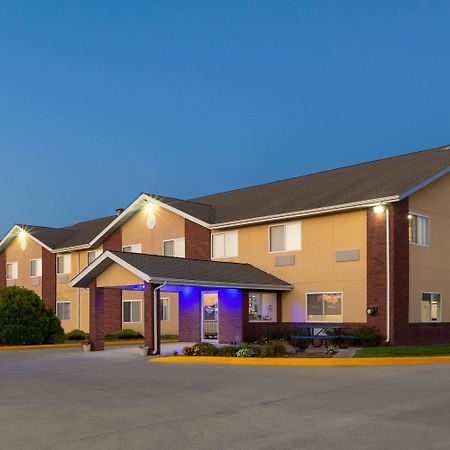Baymont By Wyndham Fort Dodge Exterior photo