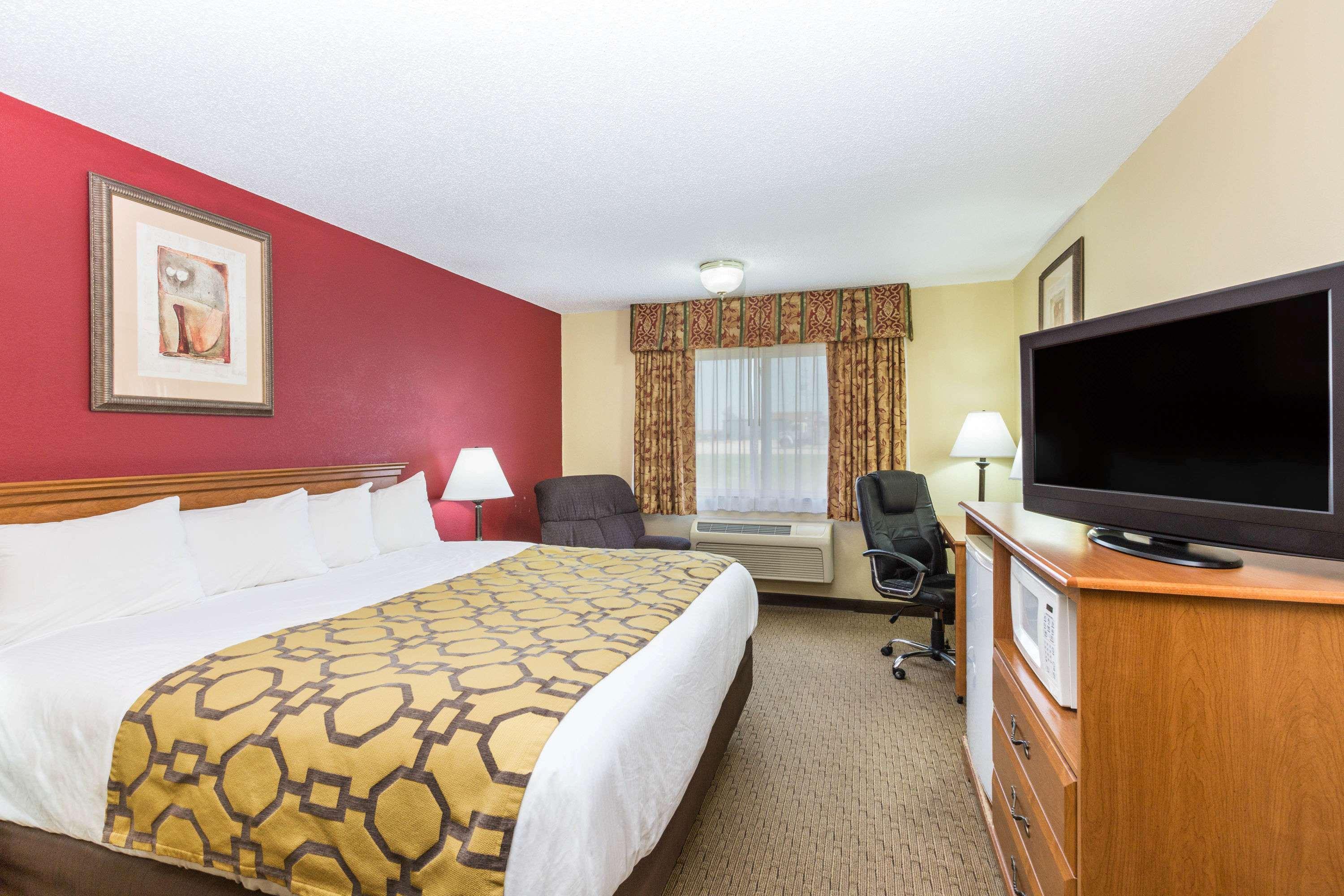 Baymont By Wyndham Fort Dodge Exterior photo