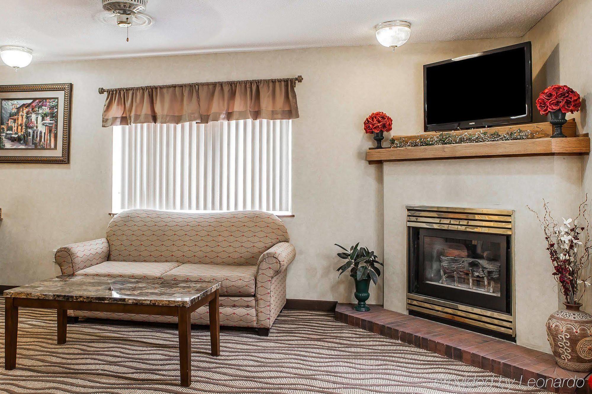Baymont By Wyndham Fort Dodge Exterior photo